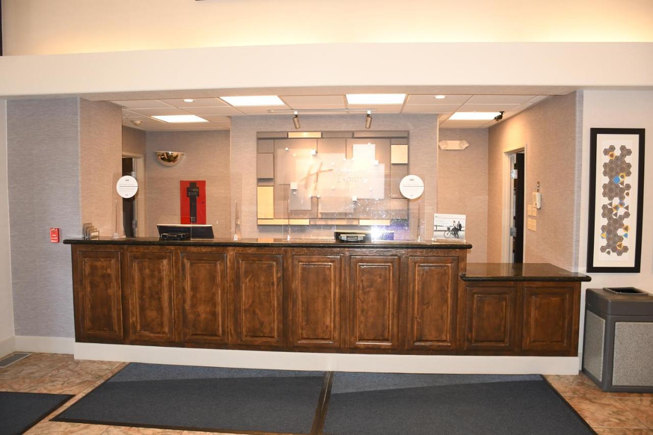 Holiday Inn Express Hotel & Suites Evanston By Ihg Εξωτερικό φωτογραφία