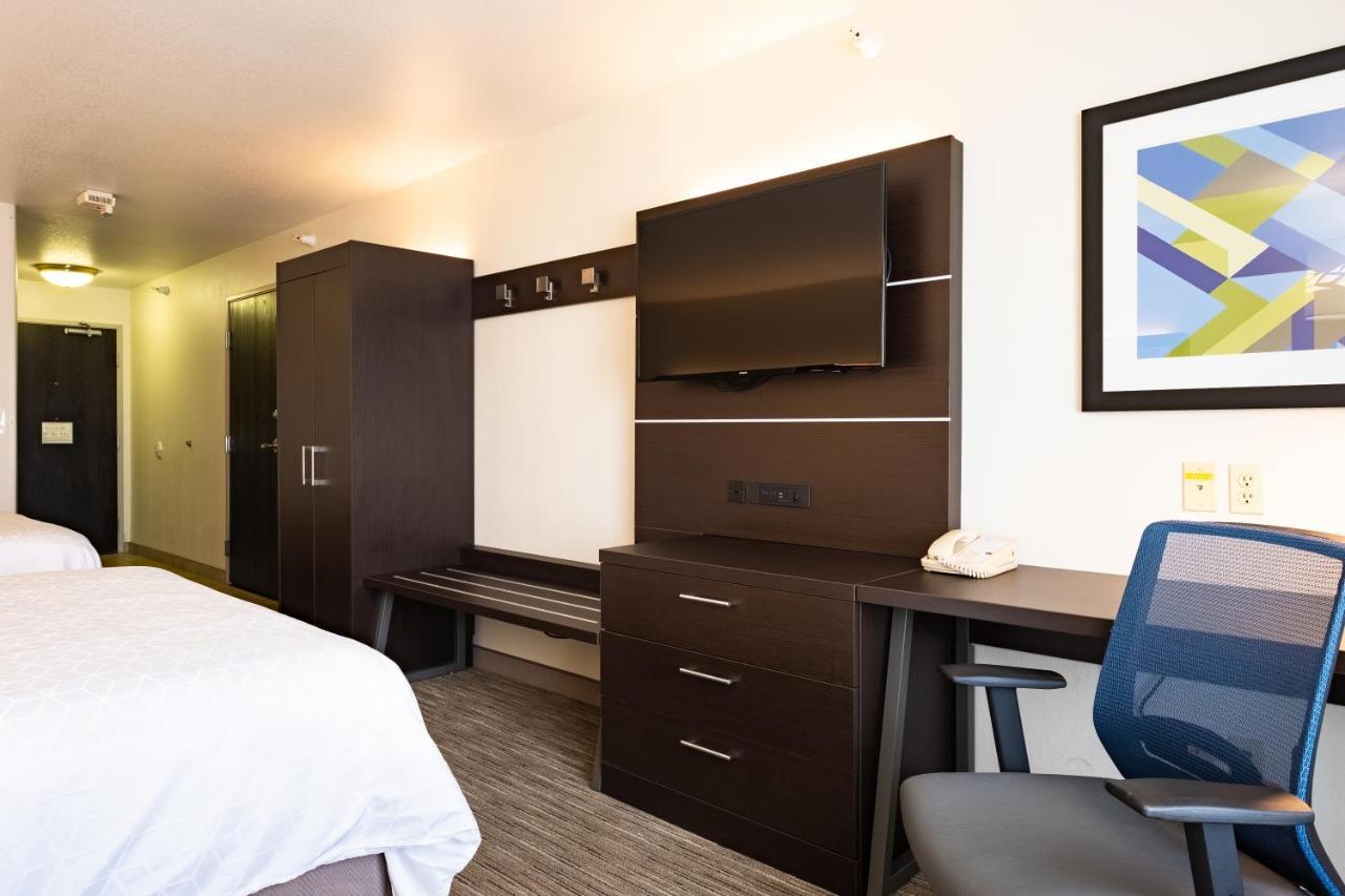 Holiday Inn Express Hotel & Suites Evanston By Ihg Εξωτερικό φωτογραφία