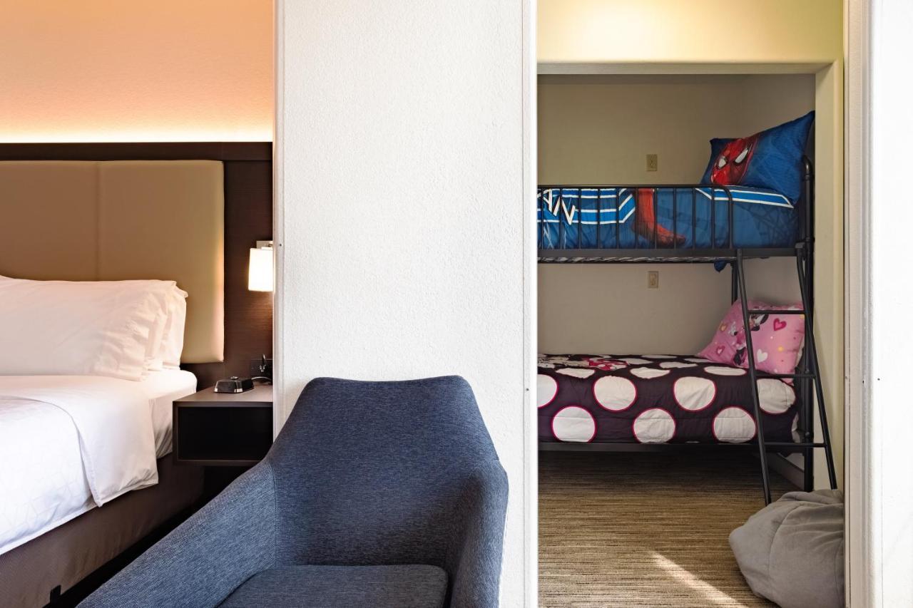 Holiday Inn Express Hotel & Suites Evanston By Ihg Εξωτερικό φωτογραφία