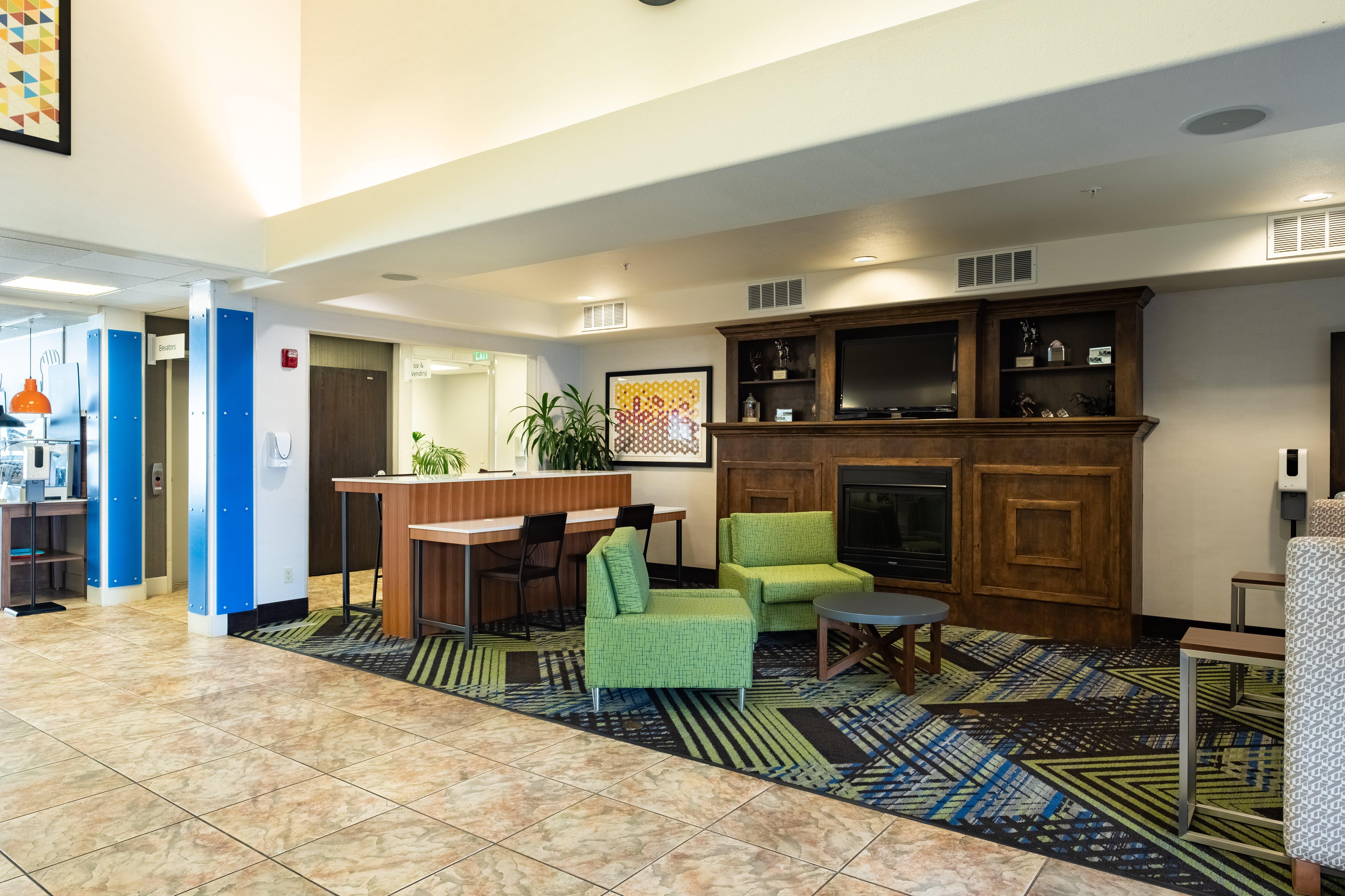 Holiday Inn Express Hotel & Suites Evanston By Ihg Εξωτερικό φωτογραφία