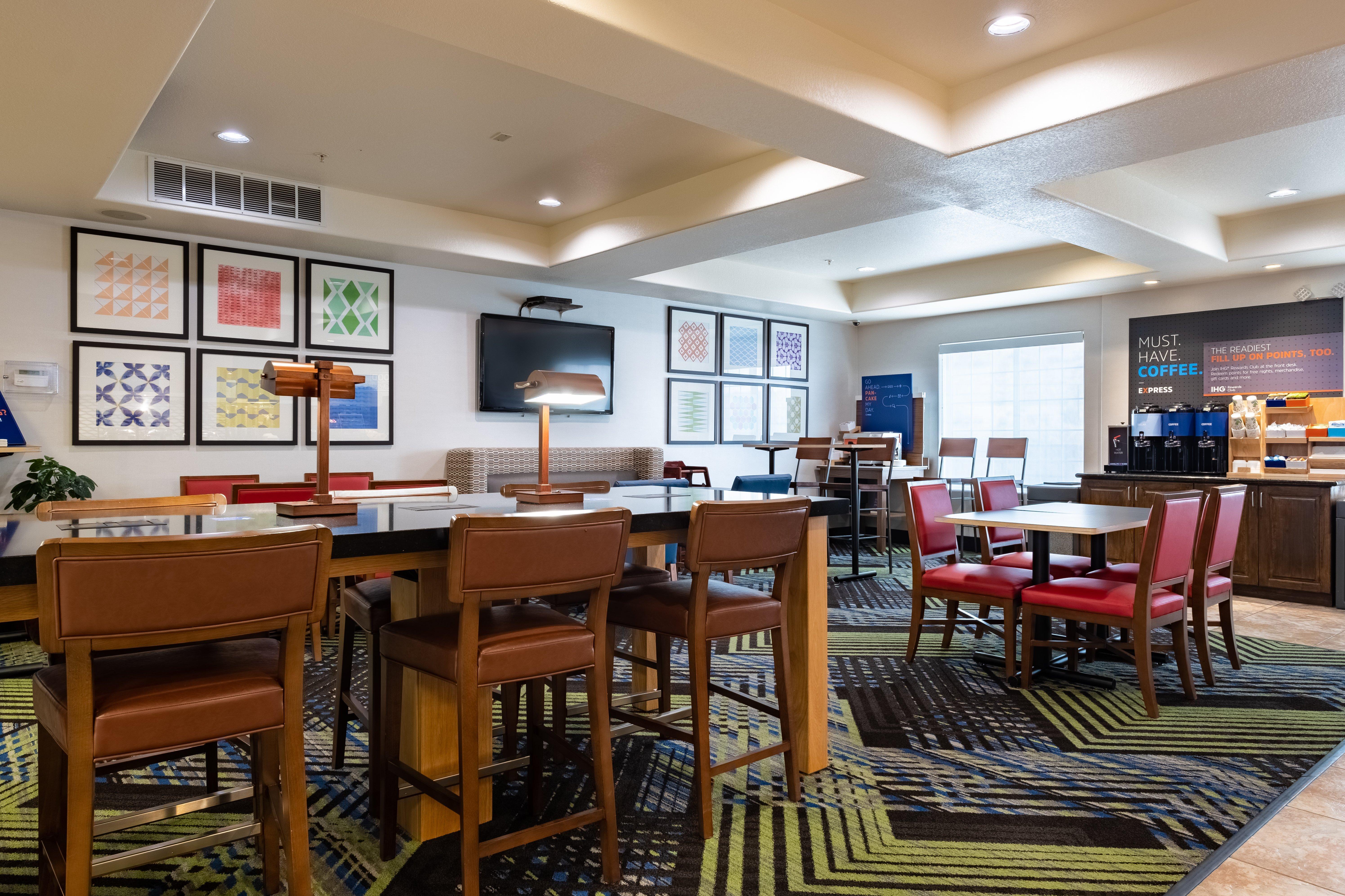 Holiday Inn Express Hotel & Suites Evanston By Ihg Εξωτερικό φωτογραφία
