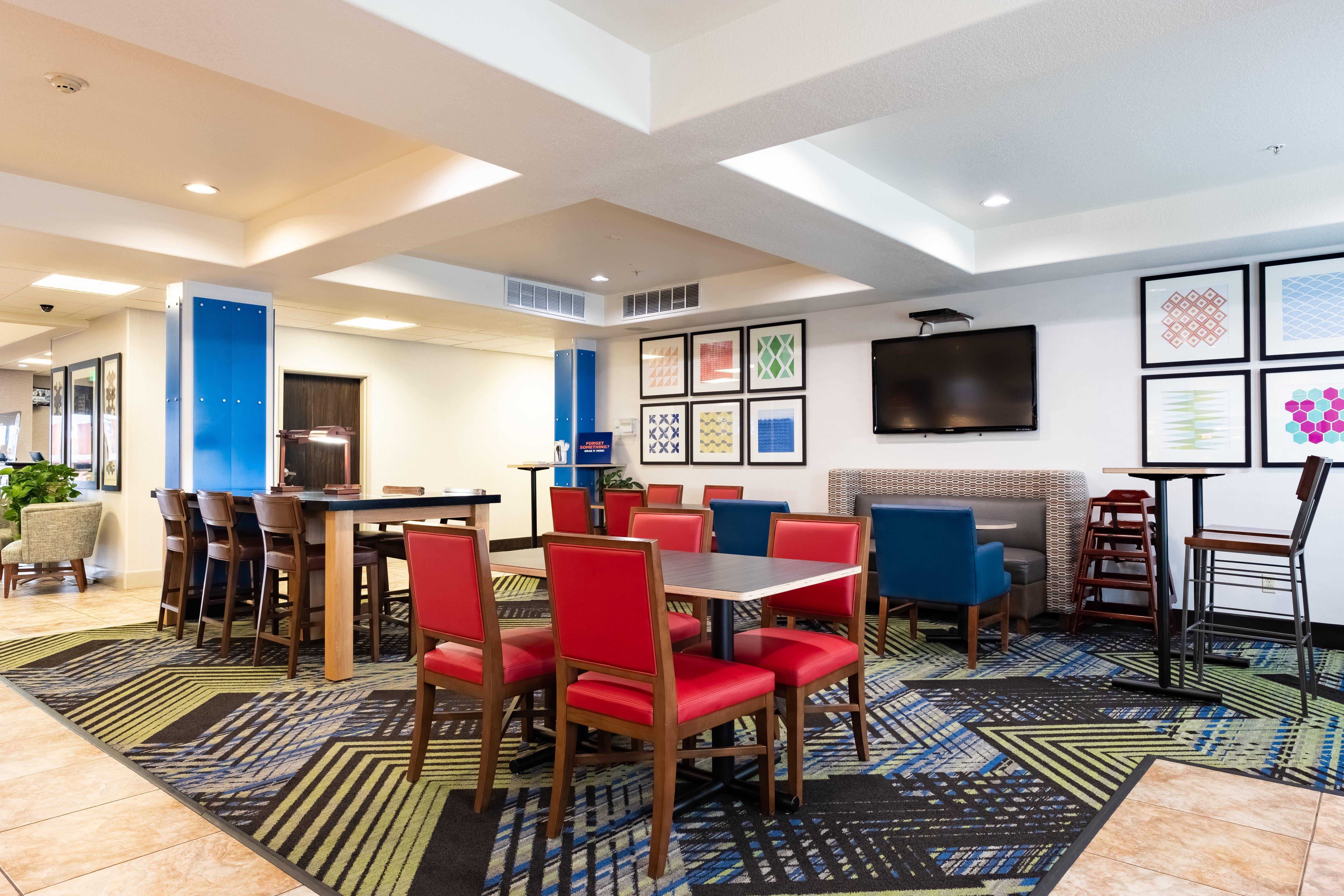 Holiday Inn Express Hotel & Suites Evanston By Ihg Εξωτερικό φωτογραφία